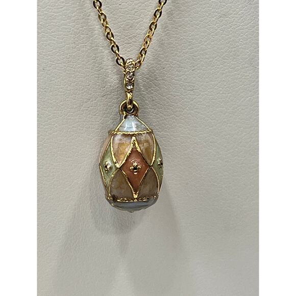 Avon Vintage‎ Enamel Rhinestone Pastel Pink Gold Tone  Egg Pendant Necklace - Picture 2 of 10